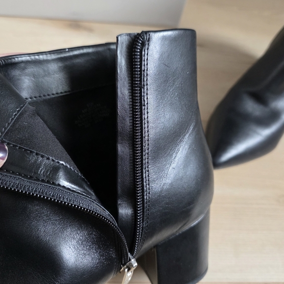 Marc Fisher Leather Ankle Booties Elegant Pointed Toe MF Jelly Black 9.5 - Picture 4 of 11